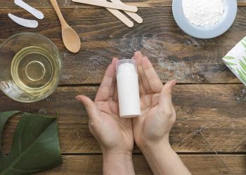 10 DIY Sustainable Makeup Hacks Using Natural Ingredients