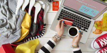 The Benefits of Shopping for Women’s Clothing Online