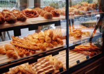 Unlocking the Potential of Your Bakery with the Right Food Service Distributor