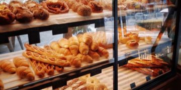 Unlocking the Potential of Your Bakery with the Right Food Service Distributor