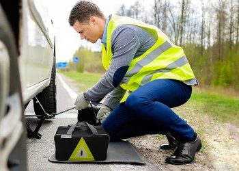 Outdoor Adventures on Wheels: Car Emergency Kit for Outdoor Enthusiasts