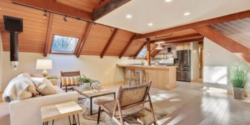 Bamboo and Hardwood: Two Paths to Stunning Interior Flooring