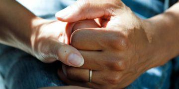 Caring for a Loved One with Lung Cancer: 7 Essential Tips