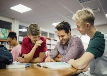 Communicative Language Teaching: A Student-Centered Approach to Fluency