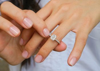 Lab-Grown Diamond Engagement Rings: A Symbol of Love and Sustainability