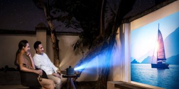 Wireless Connectivity: Streaming Movies with Portable Projectors