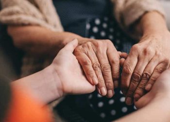 From Early Signs to Late Stages: Dementia Care by Professional Caregivers in Plantation, FL