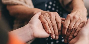 From Early Signs to Late Stages: Dementia Care by Professional Caregivers in Plantation, FL