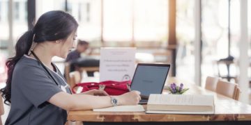 Are Online Nursing Courses Right for You?