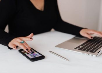 Mobile SEO: Adapting to the Mobile-First Index