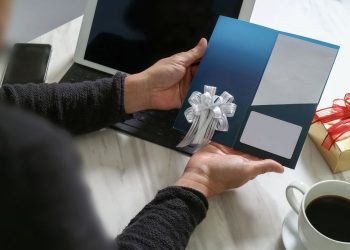 How to Organize a Group Gift Card Event Successfully