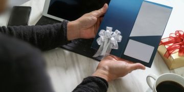 How to Organize a Group Gift Card Event Successfully