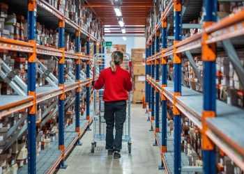 Maximizing Storage Space: The Advantages of Wide Span Shelving