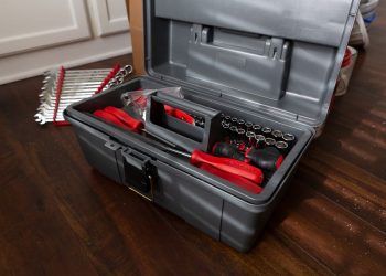 Patching and Repairing Drywall: The Essential Dos and Don’ts