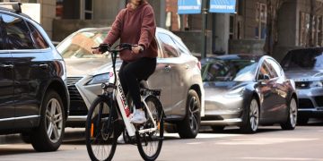 The 8 Health Benefits of Riding an E-Bike