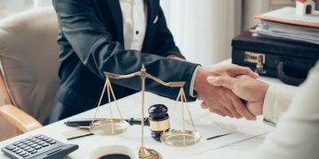 What to Look For When Choosing a Law Firm?