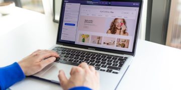 Why Your Business Should Harness the Power of Shopify Services