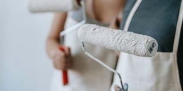 Benefits of Having a Professional Painter Paint Your Home