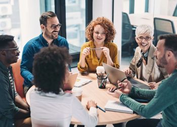 Streamlined Workplace Communication: Current Challenges and Bespoke Solutions