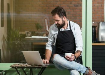 How To Get Your eCommerce Side Hustle Off The Ground