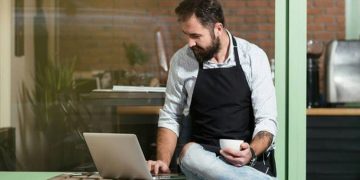 How To Get Your eCommerce Side Hustle Off The Ground