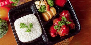 Functional and Fabulous: A Guide to Choosing the Perfect Food Tray for Every Occasion