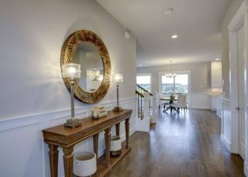 Guiding Guests with Glamour: Choosing the Perfect Foyer Lighting for a Warm Welcome