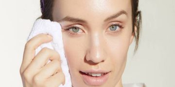 Morning vs. Night: When to Use Exfoliating Cleansers in Your Skincare Routine