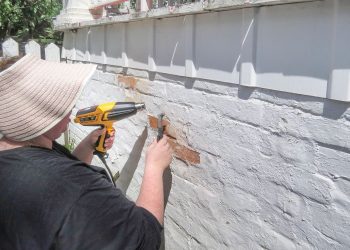 Brick Paint Removal Guide: How to Remove Paint from a Brick House with Ease