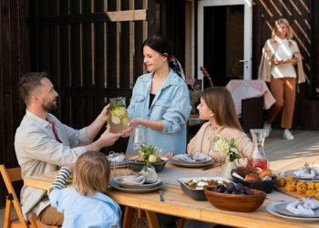 Year-Round Outdoor Kitchen: 5 Tips for Dining Al Fresco Anytime
