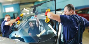 How to Choose the Best Auto Glass Service for Windshield Replacement in Newmarket