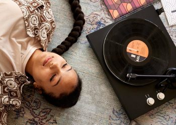 Record Players And Why They Are Making a Comeback – The Vinyl Renaissance