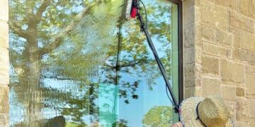 Can a Window Washer Near Granbury TX Make Your Home Look Brand New Again?