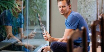 How to Clean Dirty Windows in an Office Like a Pro