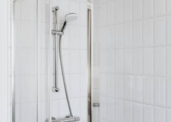 How to Handle Shower Repairs When Disaster Strikes