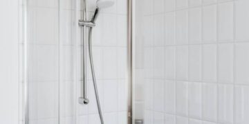 How to Handle Shower Repairs When Disaster Strikes