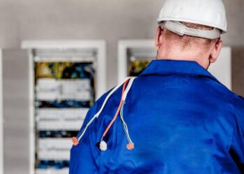 How to Maintain a Safe Electrical System in the Workplace