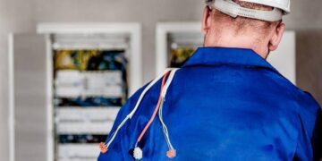 How to Maintain a Safe Electrical System in the Workplace